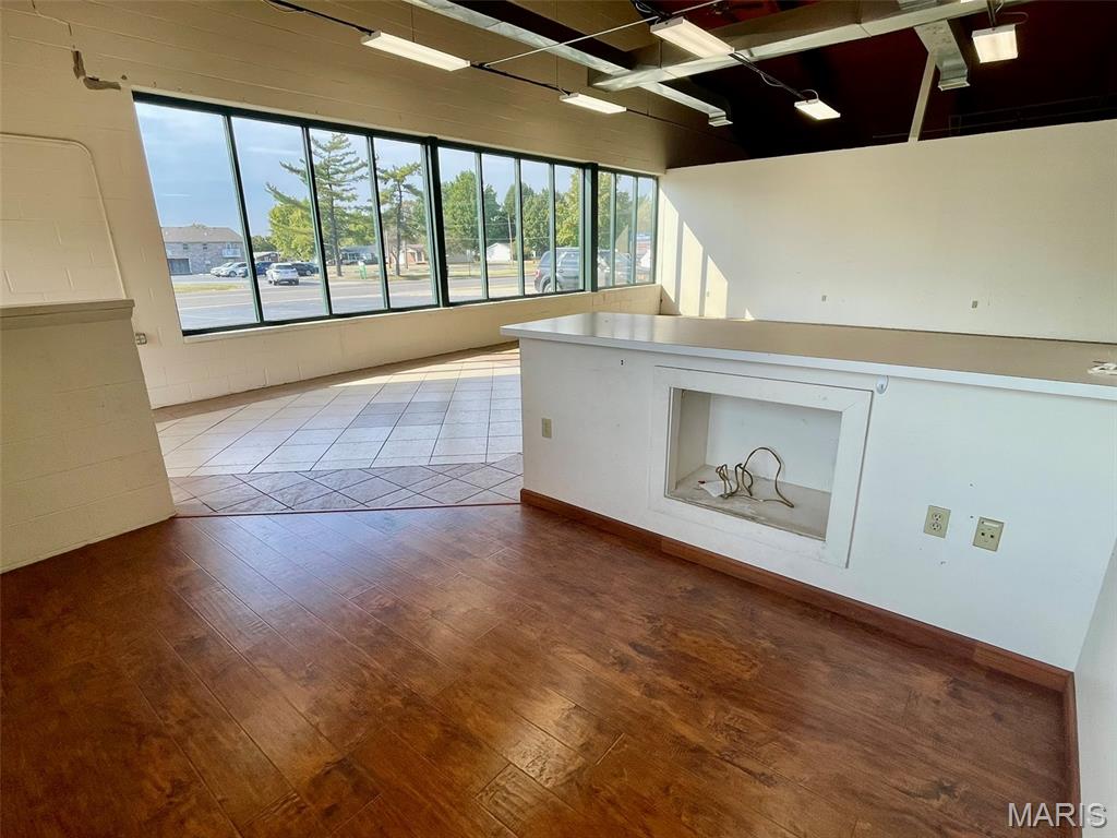 Aljeta & Kutters Add 05 - Commercial Sale