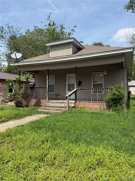 Charming 2-Bedroom Fixer-Upper – 1,264 sq ft

Discover the potential in this 2-bedroom, 1-bath, 1,264 sq ft home. Featuring an inviting layout with spacious living areas, this property is ideal for buyers looking to customize and add value. The home needs updates and repairs, making it a perfect project for investors or handy homeowners. Large windows bring in natural light, and the generous lot allows for outdoor possibilities. Conveniently located near local amenities, this property offers the chance to create your dream home or generate strong rental income once renovated.