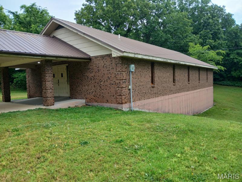 Wow! Pristine, approximately 5600 square feet church building on 1 acre. This property is fenced around the perimeter and has a quaint and peaceful setting. If you're looking for a new building for a startup or growing congregation, this is it! This church comes complete with the pews and pulpit and even the baptistry is still in place! Not looking for a church setting? This would make an amazing apartment building. Utilities and plumbing in the full basement with some walls already in place could be utilized to transform the space. By appointment only. Listed at $199,900 
50 Year metal roof installed in 2005, New furnace in 2015, Building built in 1982
