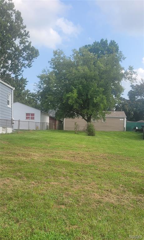 Motivated Seller!!! All offers will be considered on this vacant lot with underground utilities, electric and natural gas are available, along with public sewer and water
SHOW AT WILL