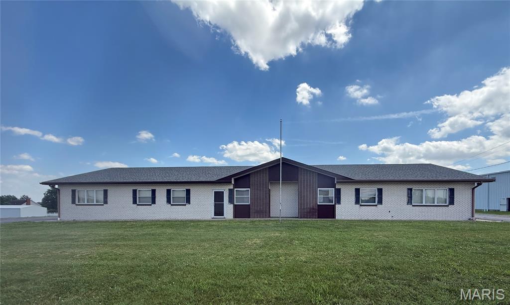 Formerly used as office space for USDA, this spacious building has a fantastic location right next to Nashville Community High School. With paved parking for more than 32 vehicles, and 2 acres of land, this opportunity presents many possible options for business - Education/Childcare Center, Office Space, Retail, or perhaps with some remodeling - a restaurant that could capitalize on off-campus student lunches and sporting event crowds! Owner is flexible on terms depending on the needs of the tenant.