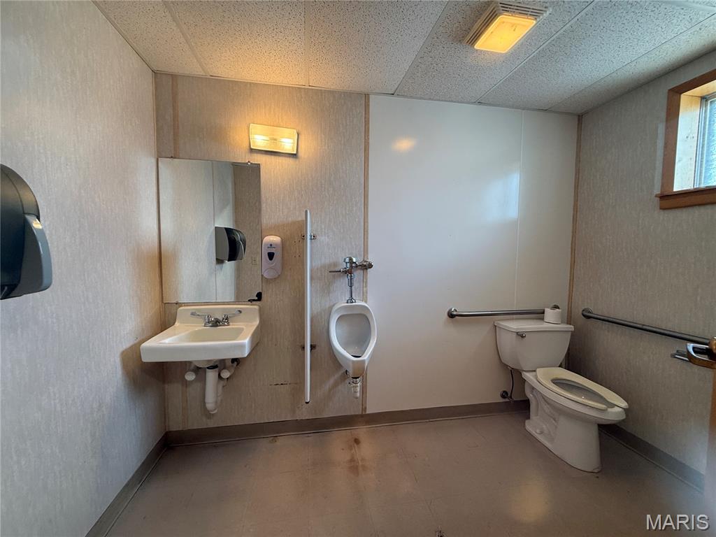 None - Commercial Lease