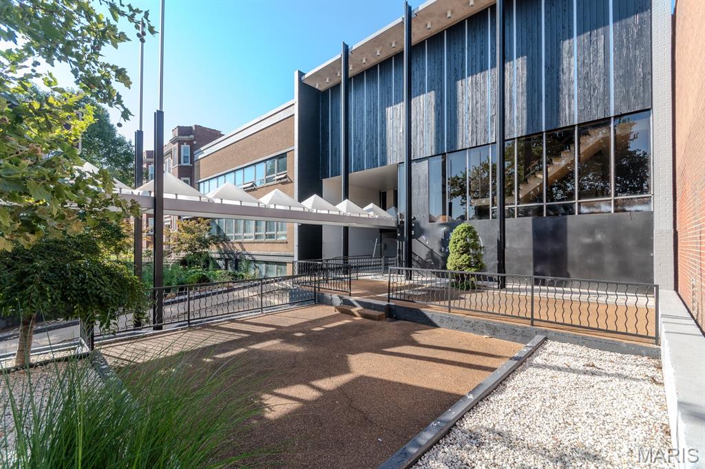 Lindells Add 03 - Commercial Sale
