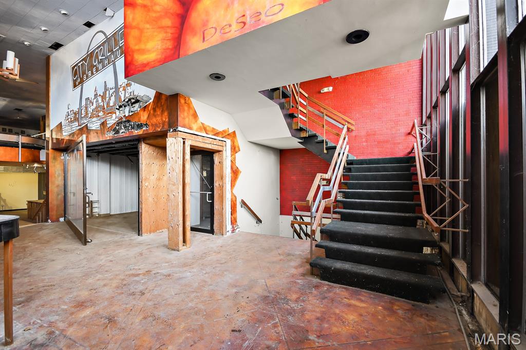 Lindells Add 03 - Commercial Sale