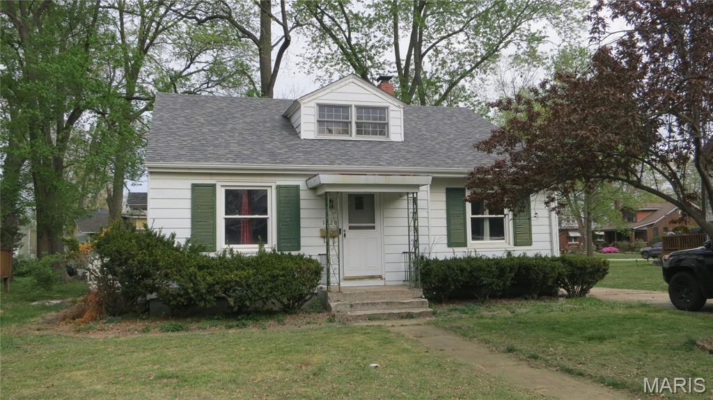 2 bedroom with potential for 3 bedroom bungalow located in the heart of town. Close to parks, restaurants, and entertainment.  No major repairs needed. Electrical updated, newer windows, and roof. This one won't last long!