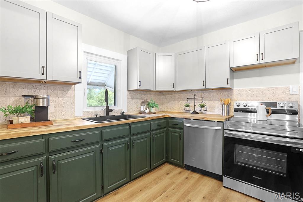 F W Kamps Riverview - Residential