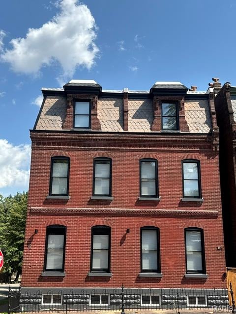 Completely remodeled 2,000 SF townhome in historic Soulard! Modern updates throughout w/ sleek metal stair railings. Three private decks — one per level — including a stunning 3rd-floor deck with panoramic, unobstructed views of the STL skyline. Open, functional layout designed for both everyday living and entertaining. Prime Soulard location: walk to Soulard Market, top restaurants, bars, and the neighborhood's renowned festivals. Historic district character paired with contemporary finishes. A rare combination of location, views, and quality — must see to appreciate.