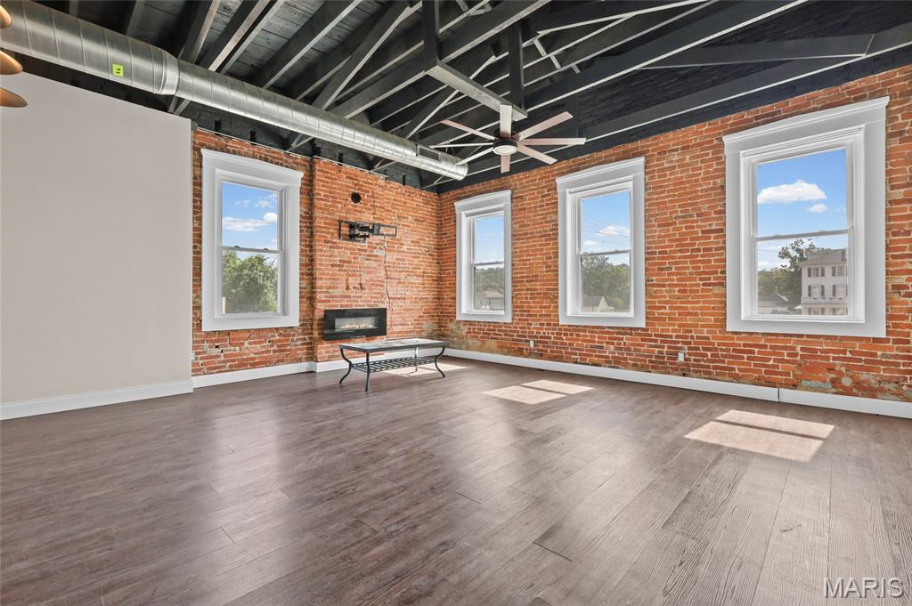 Old Town - Commercial Sale
