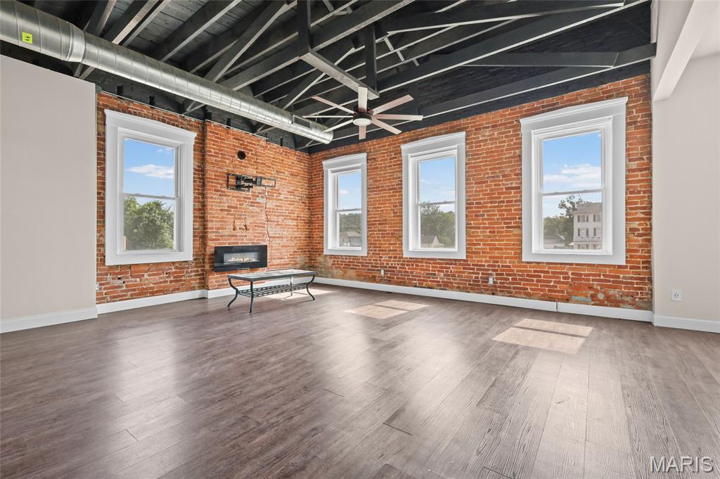 Old Town - Commercial Sale