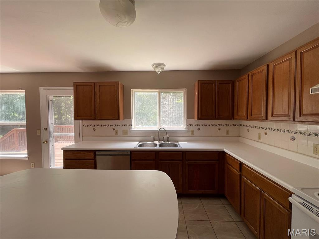 Canary Estates - Residential Lease