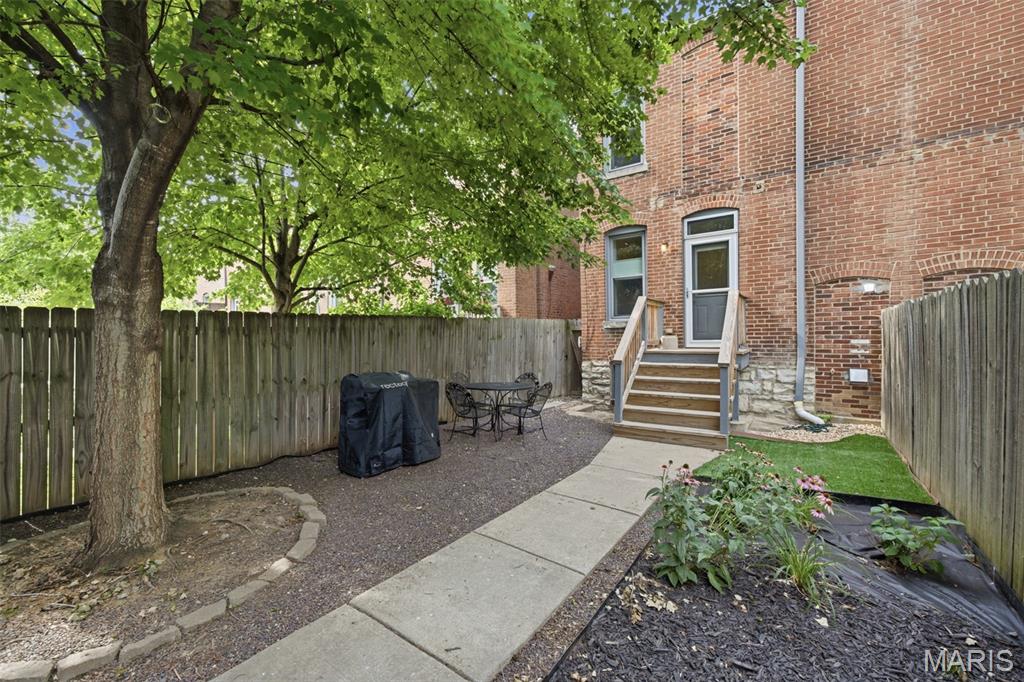 UIC McRee 5 - Residential