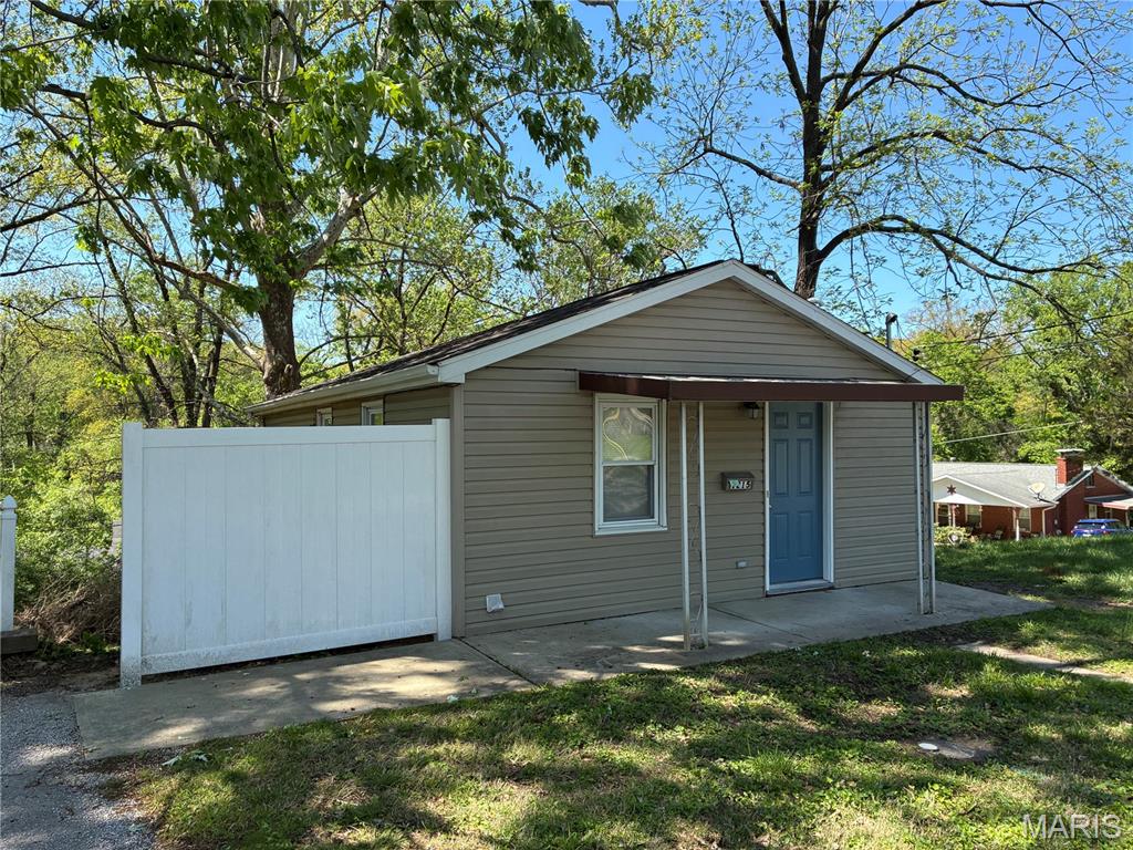 Discover a truly inviting home at 1215 Western AVE, SWANSEA IL 62226. Constructed in 1959, this charming single-family residence is ready for you to move in and begin your next chapter. This residence has been completely updated and offers two comfortable bedrooms, providing ample personal space. With one and a half well-appointed bathrooms offering convenience. One bathroom features a refreshing walk-in shower, designed for ease and relaxation. A welcoming rear deck looking over the rear yard and extends the living space outdoors, perfect for enjoying quiet moments. We invite you to experience the unique charm and comfort of this delightful property firsthand. Seller will provide up $750 for home warranty
