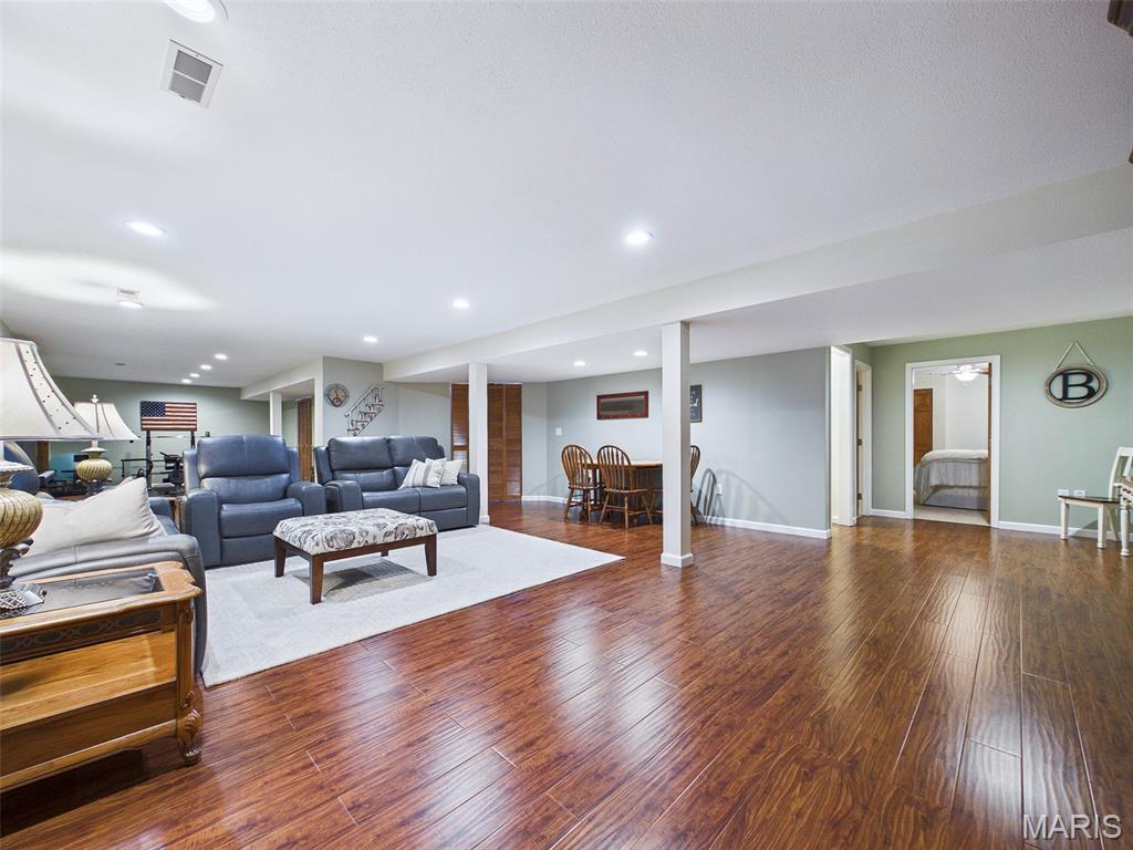 Country Club Manors - Residential