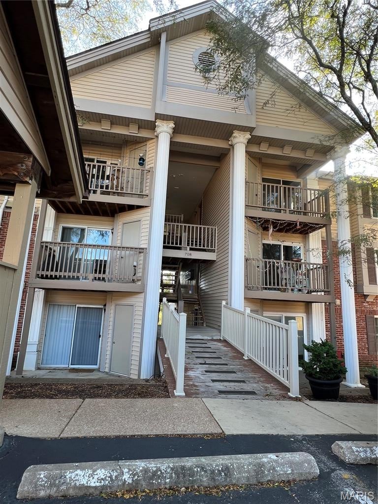 Treetop Condo Ph 2 - Residential