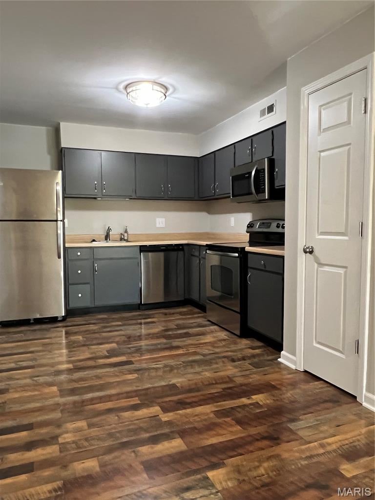 Treetop Condo Ph 2 - Residential