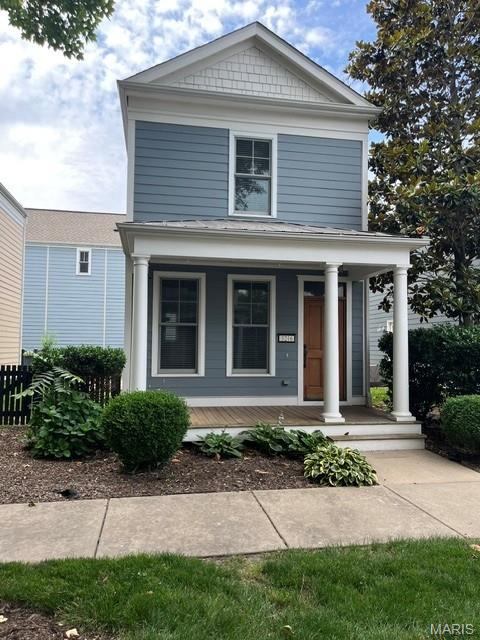 Nice neighborhood with a great community. Big family room, laminate wood flooring, open floor plan to kitchen. Custom kitchen, white cabinetry, apron sink, and granite countertops. Lovely powder room near the family room. Two bedrooms upstairs, each with their own full bath, upstairs laundry (stacked washer/dryer stays). Backyard fenced.