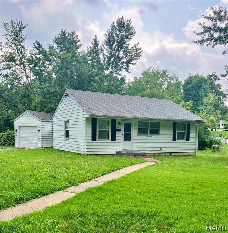 This is an AS IS sale. Seller to do no repairs, warranties or Inspections..  3 bedroom 1 bath home on a corner lot.
Property is currently vacant but have some cosmetic touch up to be rented out.