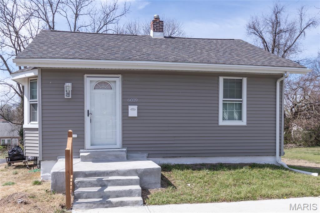 Welcome to 6019 Jackson Ave. This is an updated and move-in-ready bungalow offering comfort, convenience, and excellent value. This 2-bedroom, 2-bath home features a functional single-level layout with thoughtful updates and a spacious full basement providing additional storage or expansion potential. The updated kitchen includes new stainless steel LG appliances along with new cabinets and quartz countertop. The bathrooms feature all new fixtures with tile tub surrounds. There is new flooring throughout the house.
Enjoy a generously sized yard, perfect for outdoor relaxation, entertaining, or pets. The home sits on a quiet residential street while still offering quick access to major highways (I-170 & I-70), making commuting a breeze. Conveniently located near Lambert Airport, local parks, schools, and everyday shopping.
Whether you're a first-time buyer, downsizing, or adding to your investment portfolio, this is a fantastic opportunity to own a well-maintained home at an affordable price point.
•  Passed occupancy inspection
•  Move-in ready
•  Great location for commuters
Schedule your showing today! Ask about a home warranty.