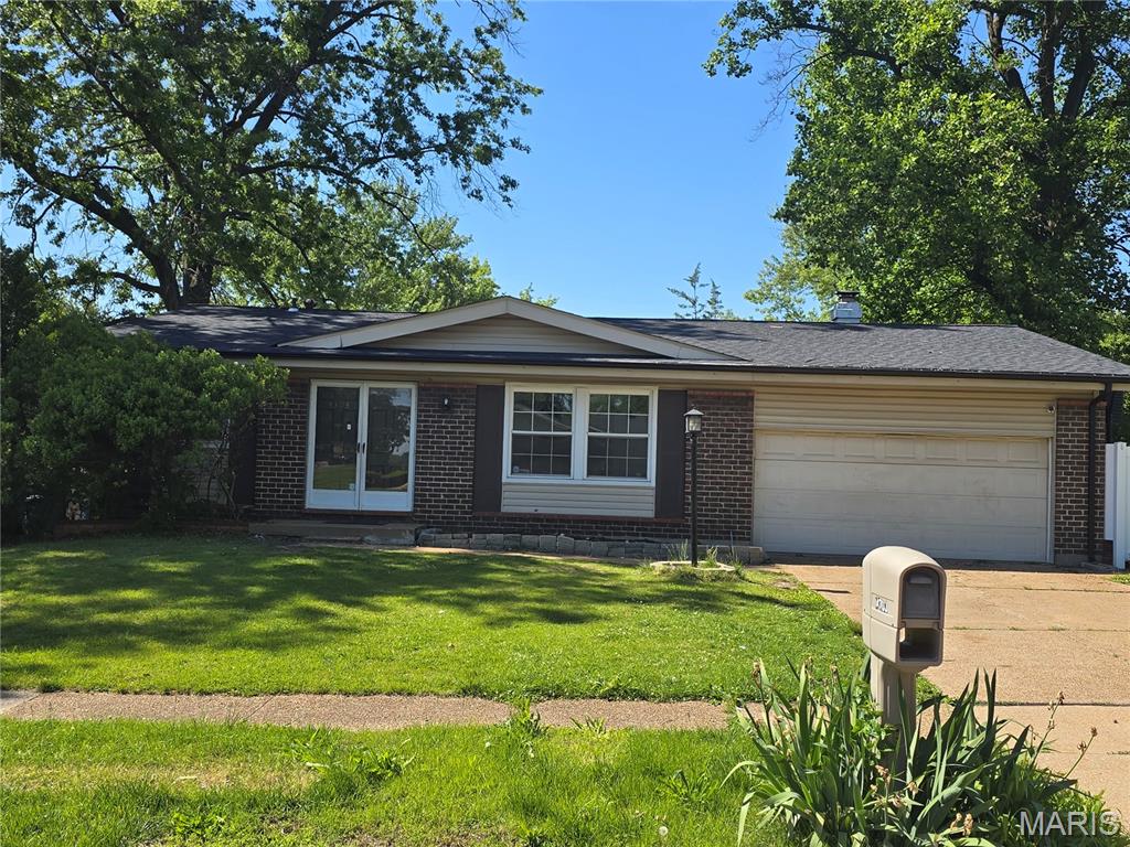 This 3 bed, 2 bath home is packed with major upgrades buyers are looking for! Enjoy peace of mind with a brand-new roof, new gutters with guards, and a new sliding patio door.
Inside, you’ll find fresh paint throughout, beautifully refinished hardwood floors, and a clean, modern feel from top to bottom. The kitchen includes a built-in microwave, and the water heater adds extra reliability.
Big-ticket items are DONE—just move in and enjoy! Perfect for buyers who want style, updates, and low maintenance all in one. This one won’t last long—schedule your showing today!