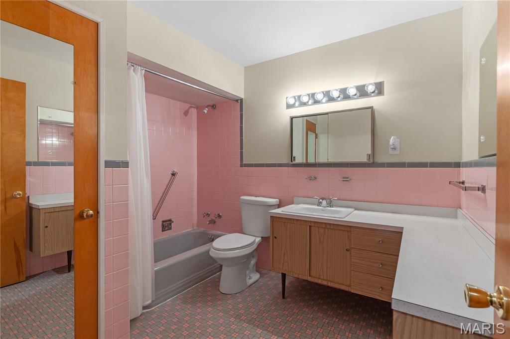 Oak Lake Estates - Residential Lease