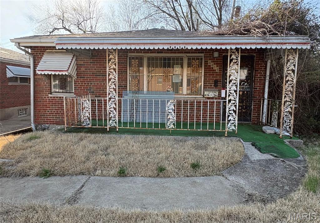 Investor Special, tons of potential to turn this into your home or an investment property. Property has $54,000 mechanics lien that will become buyers responsibility at closing.