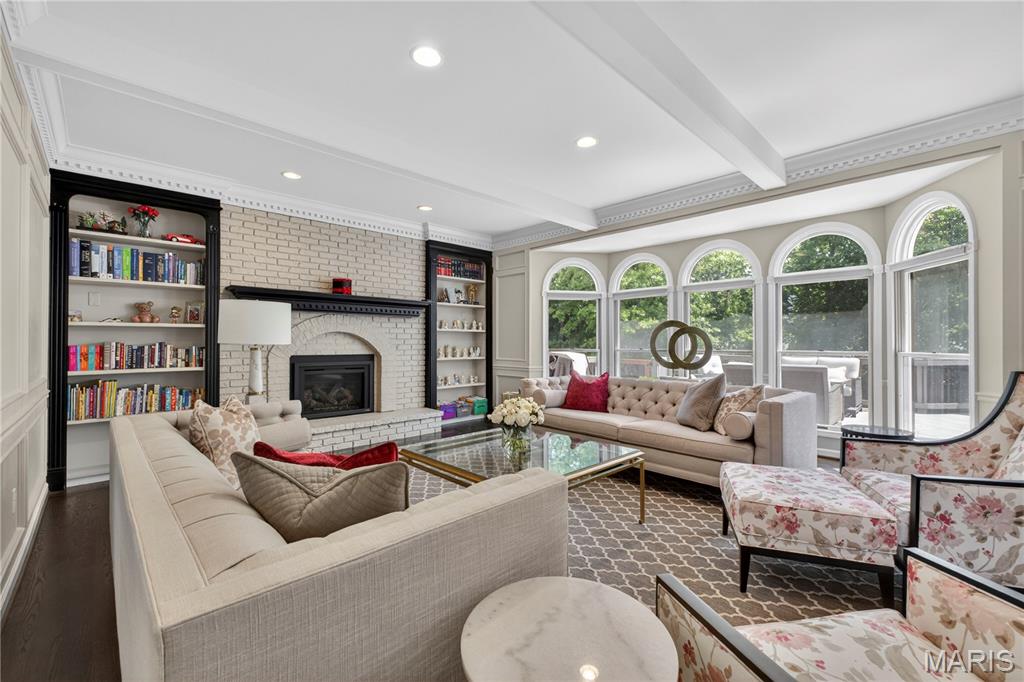 The Seasons At Schoettler 2 - Residential