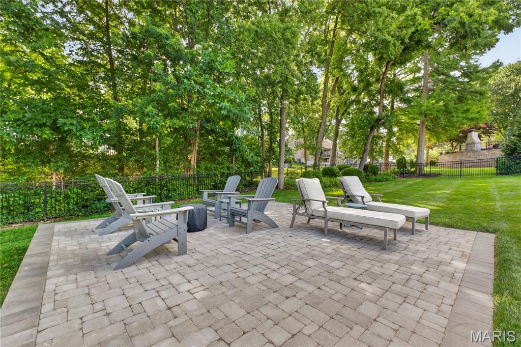 The Seasons At Schoettler 2 - Residential