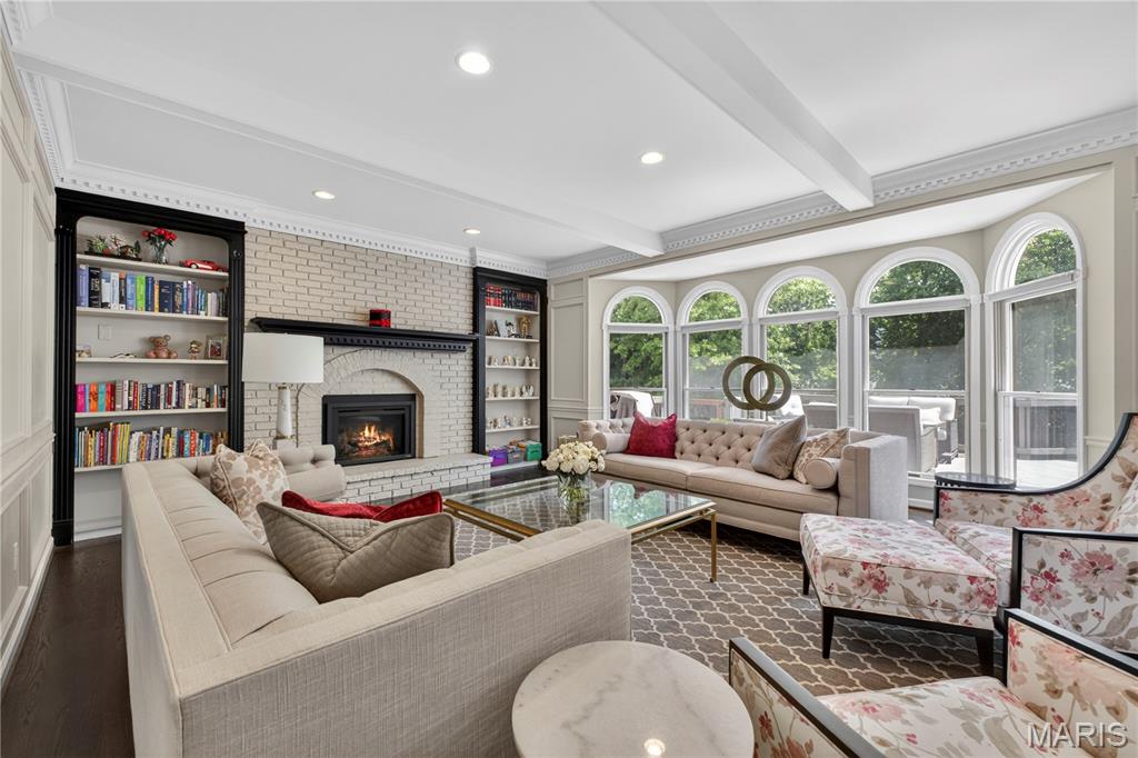 The Seasons At Schoettler 2 - Residential