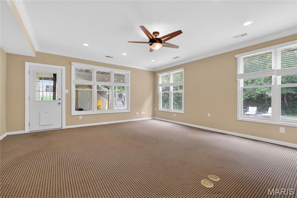 The Seasons At Schoettler 2 - Residential