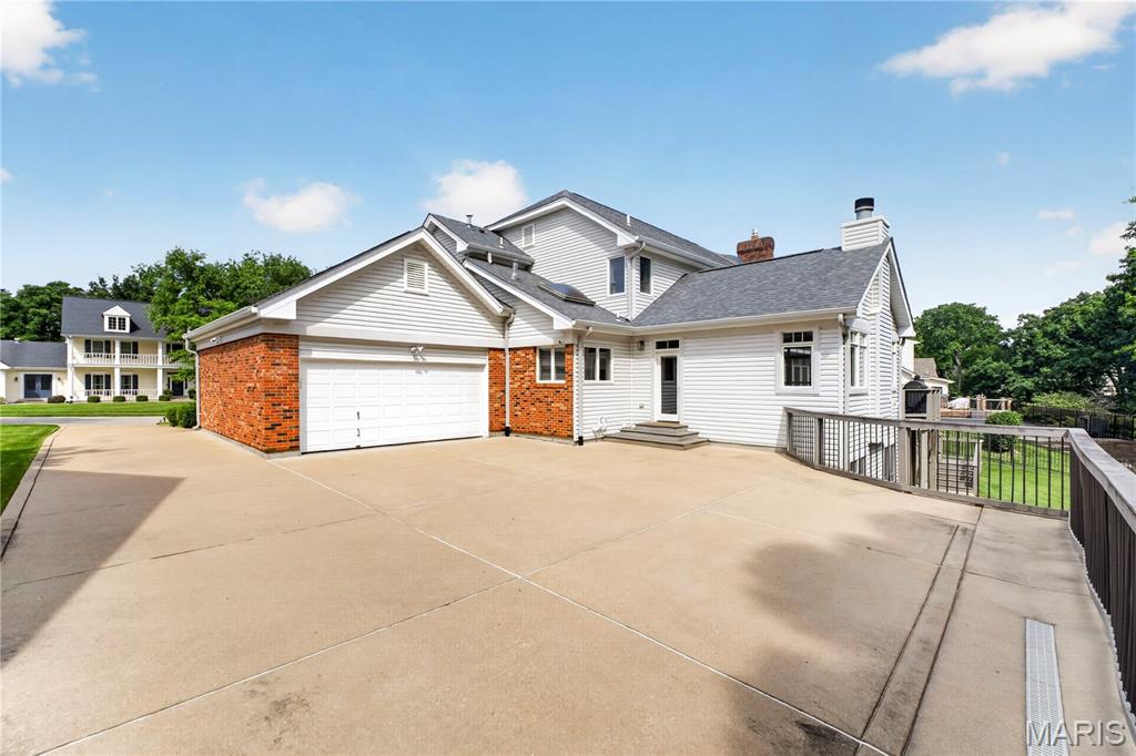 The Seasons At Schoettler 2 - Residential