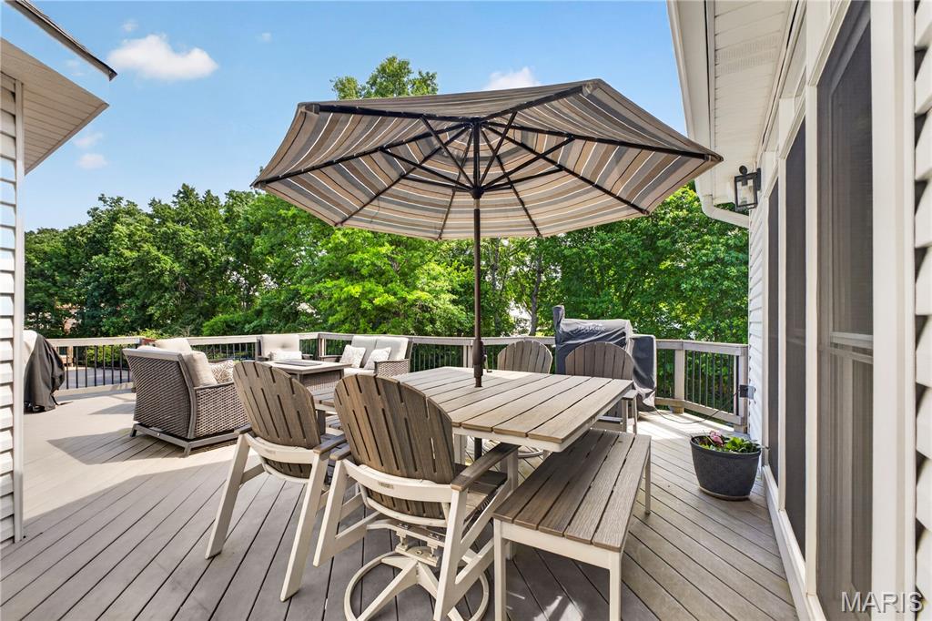 The Seasons At Schoettler 2 - Residential
