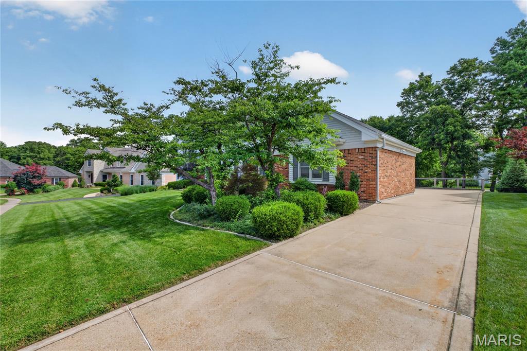The Seasons At Schoettler 2 - Residential