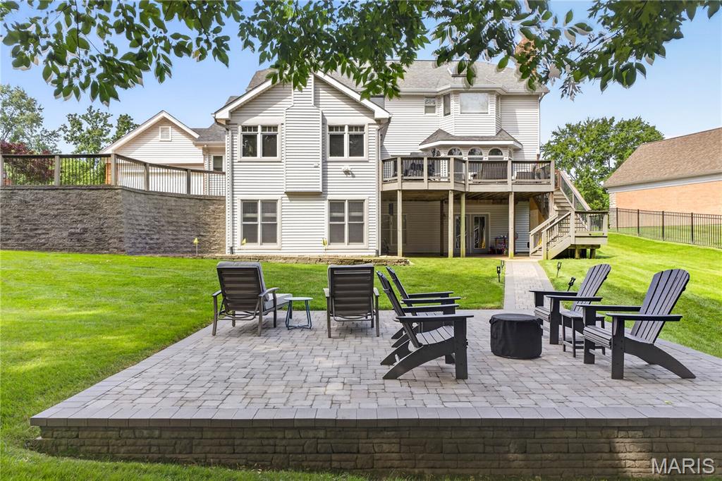 The Seasons At Schoettler 2 - Residential