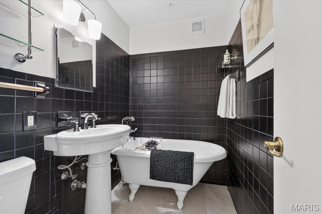 Executive House - Residential