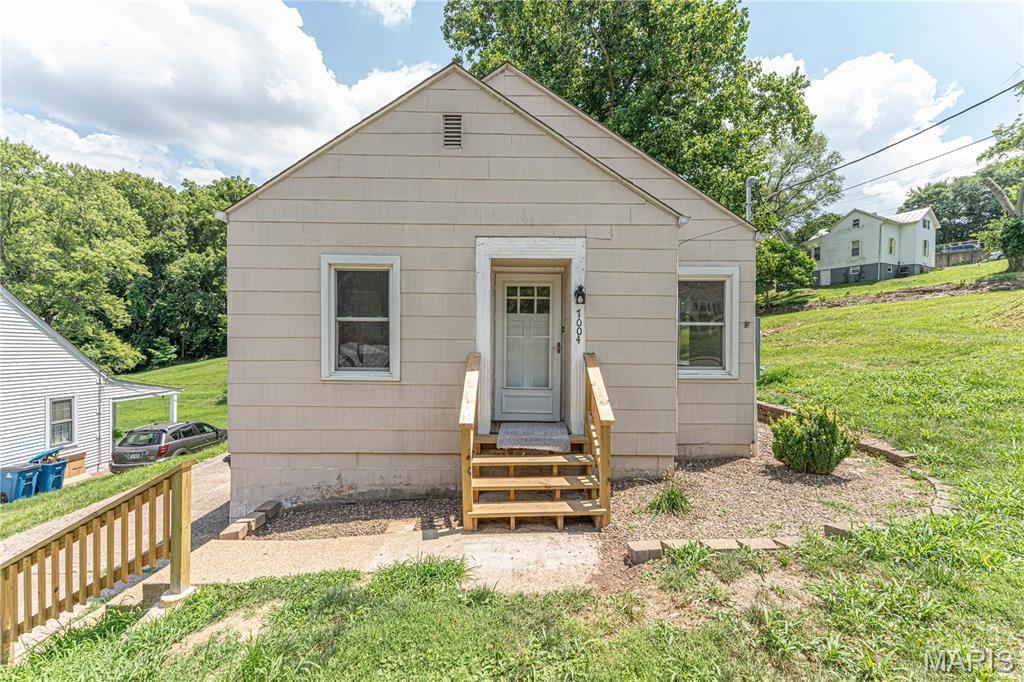 This beautiful 2-bedroom, 1-bath traditional home is getting ready to hit the market!
The home is vacant and will be ready for showings beginning Friday, July 17th. Don't miss your opportunity to be one of the first to tour this wonderful home.