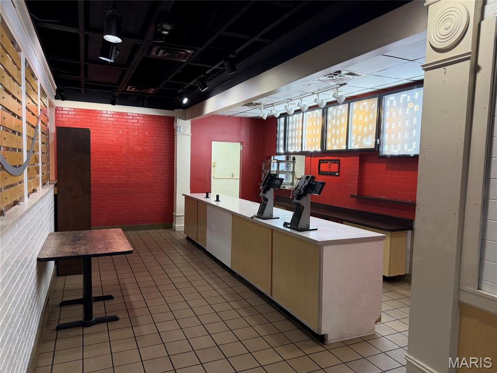 Court I - Commercial Sale