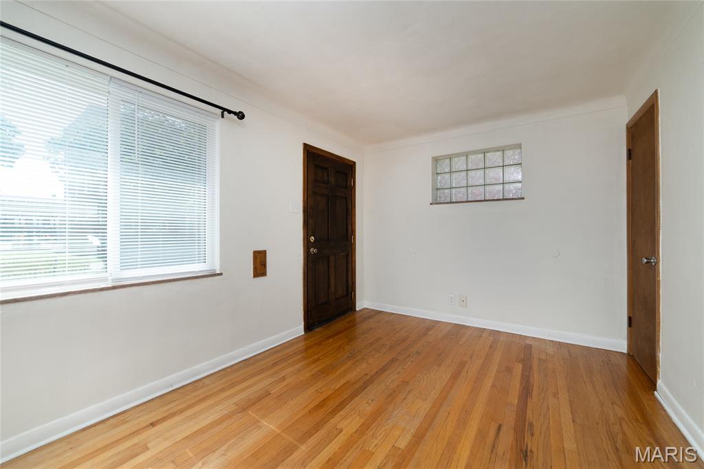 Discover a distinctive single-family residence at 3627 Ohio AVE, St Louis MO 63118, a property originally constructed in 1959. This home offers a unique opportunity to shape a living space that reflects your personal style and aspirations. This property presents a compelling opportunity to create your ideal living environment. Newer fridge and great stove, great windows for light and bright.  Hardwood floors in all rooms.  Double closets.  Large fenced yard!  Inquire today to schedule a private viewing.