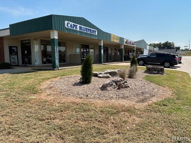 This 41,542 SF building provides a versatile platform for retail, service, and office tenants, offering immediate appeal to investors seeking a high-traffic, high-visibility location. With abundant off-street parking, this prime asset is perfectly suited to meet the needs of today's retail and strip center investors, showcasing the potential for short-term and long-term growth. Recently appraised at $3.2 million.