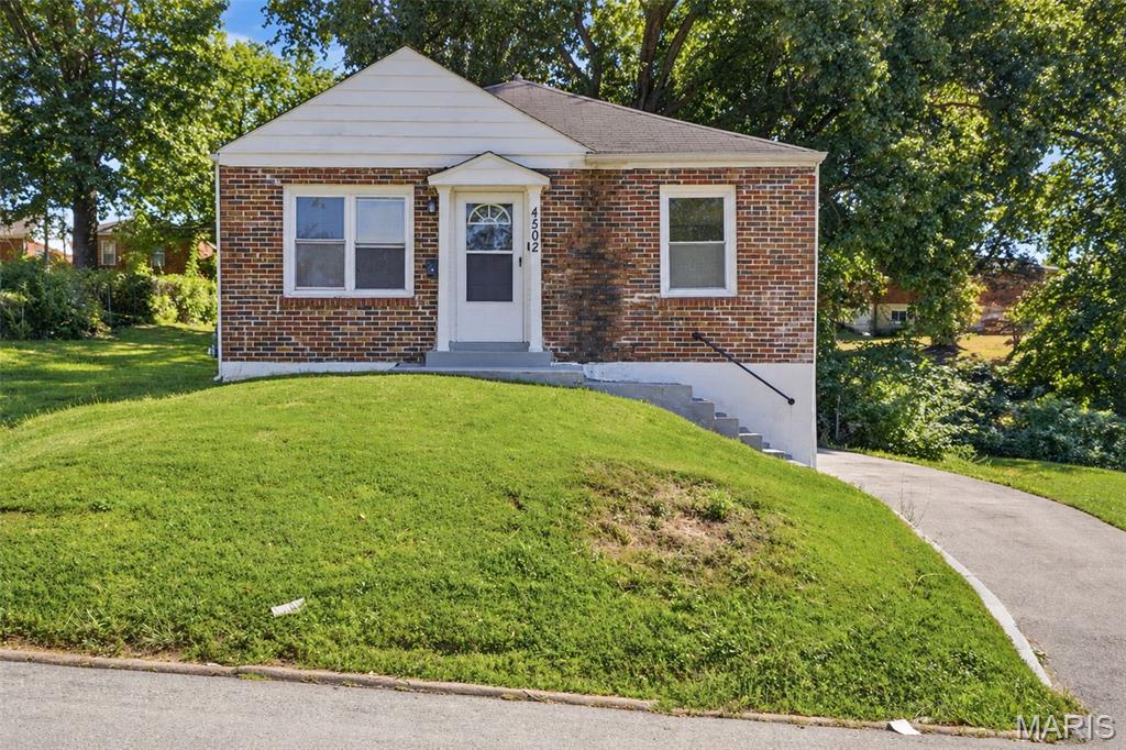 Welcome to this charming 1-story home featuring 2 bedrooms, 1 full bathroom, and approximately 910 square feet of living space. The inviting floor plan offers comfortable living areas with plenty of potential to personalize and make your own. Enjoy convenient single-level living and a spacious yard with room for relaxing, entertaining, or outdoor activities. A great opportunity with plenty of possibilities—schedule your showing today!