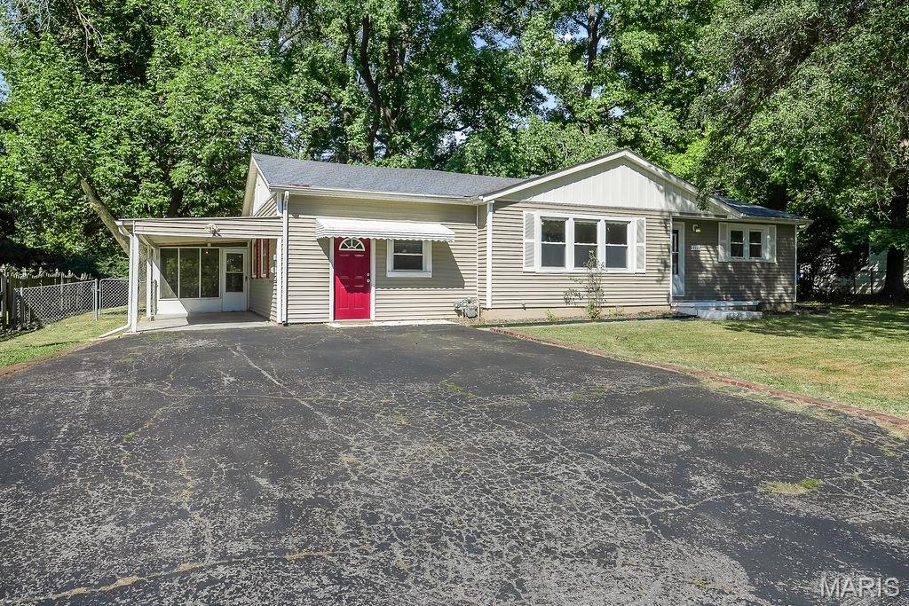Welcome to 113 N Bend Dr! This inviting ranch offers a comfortable layout with spacious living areas, an eat-in kitchen, separate family room, and convenient main-level laundry. Enjoy the screened-in patio overlooking the fenced backyard with mature trees and a storage shed. Located on a dead-end street with easy access to shopping, highways, Scott Air Force Base, and downtown St. Louis.