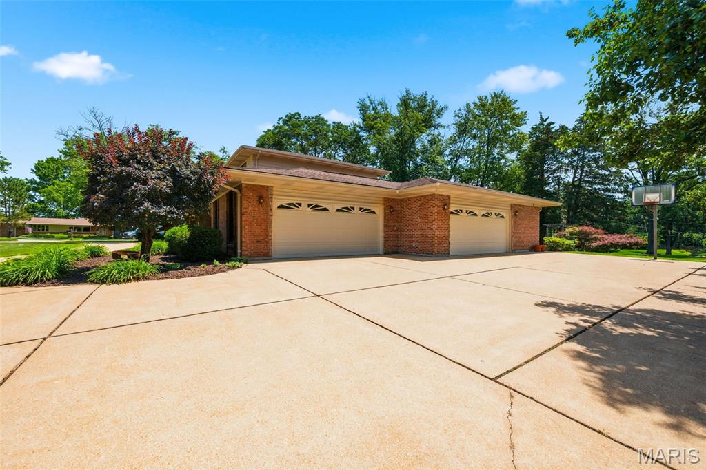 Ladue Trails Sec Of The Village Of - Residential