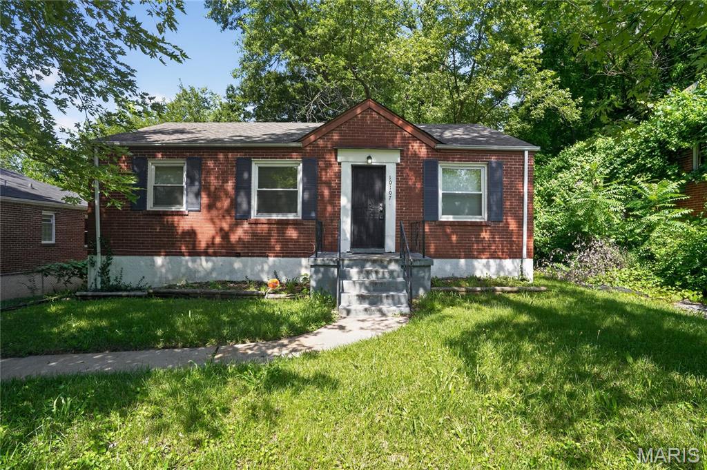 Discover a remarkable opportunity at 10107 Green Valley DR, STLS MO 63136, a single-family residence built in 1946. This inviting home is ready for you to move in and begin a new chapter. This residence offers three comfortable bedrooms, providing ample personal space for relaxation and rejuvenation. A well-appointed bathroom serves the home, designed for everyday convenience and functionality. The property also includes a versatile basement, presenting possibilities for additional storage or future customization to suit your lifestyle needs. Embrace the chance to make this delightful property your own; inquire today for a private viewing.