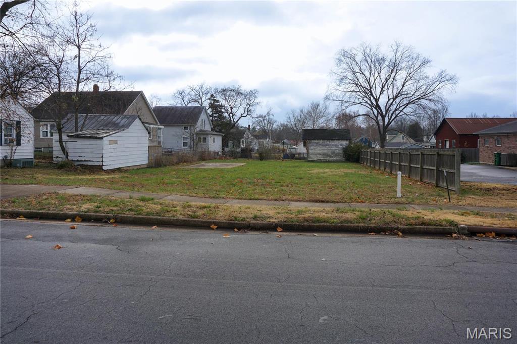 0.15 m/l acre lot zoned U-R (Urban-Residential), offering a mix of residential and commercial opportunities. Designed as a transition district, this zoning allows for flexibility in development within the city’s more established neighborhoods. Located in a convenient and highly accessible area, this property is ideal for a variety of uses.