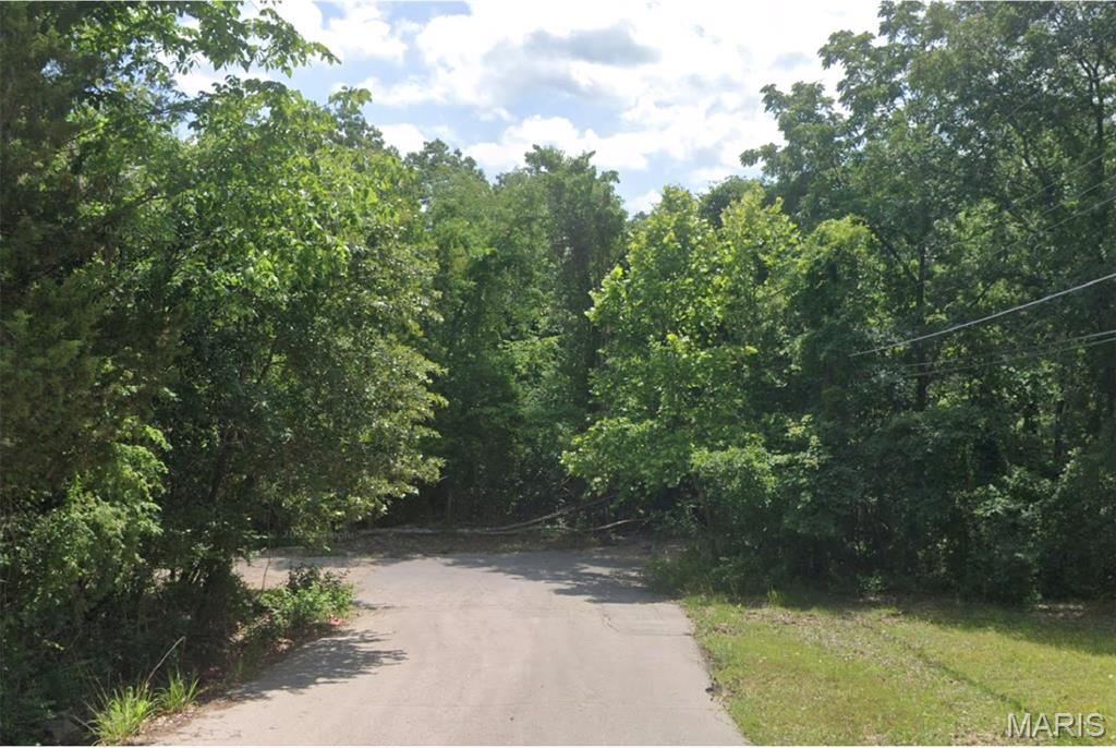 AMAZING! 6 +/- ACRES  on Grandview!  Build the Home of Your Choice, with the Builder of Your 
Choice!!  Lovely Neighborhood with you as the anchor.    Lot is Wooded!  Clear as much land as you'd like and keep enough for privacy
If you can Imagine it, You can Build It! Privacy without being far from Schools and Shopping!  
Go to School/Work/Shopping and be Back to your Large Peaceful Retreat in less than 5 minutes!   

Contractors make this your next project!!  Check it out today!