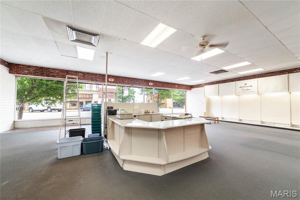 Moberly - Commercial Sale