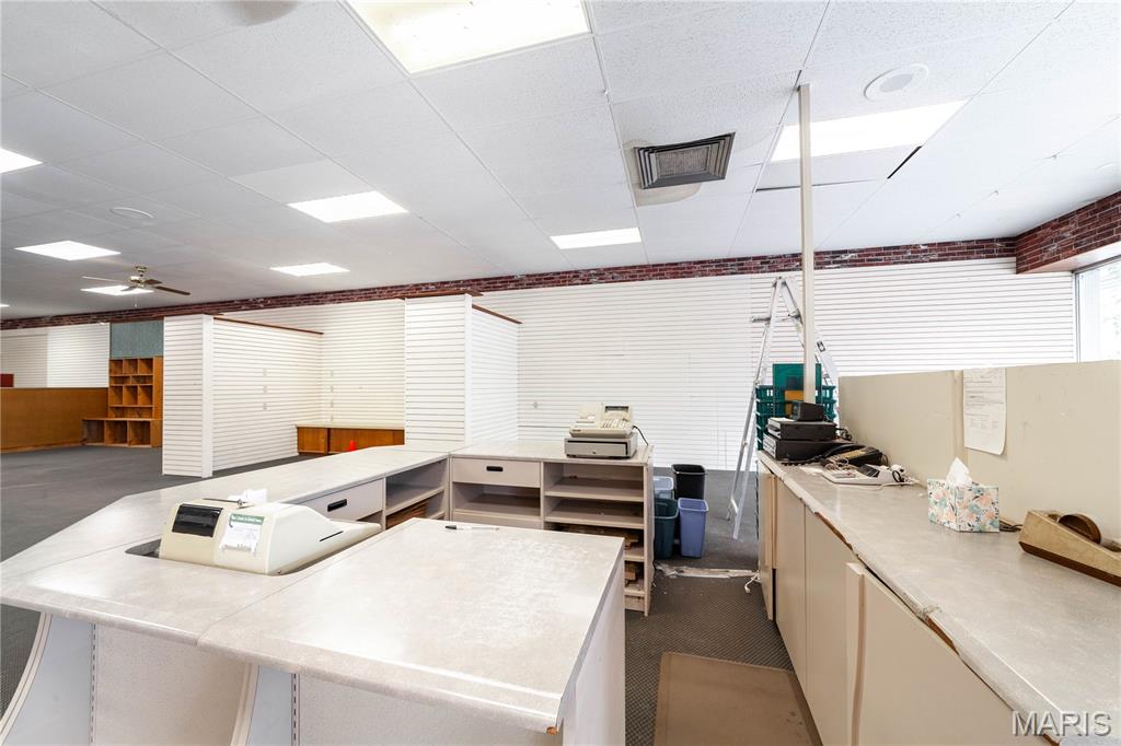 Moberly - Commercial Sale