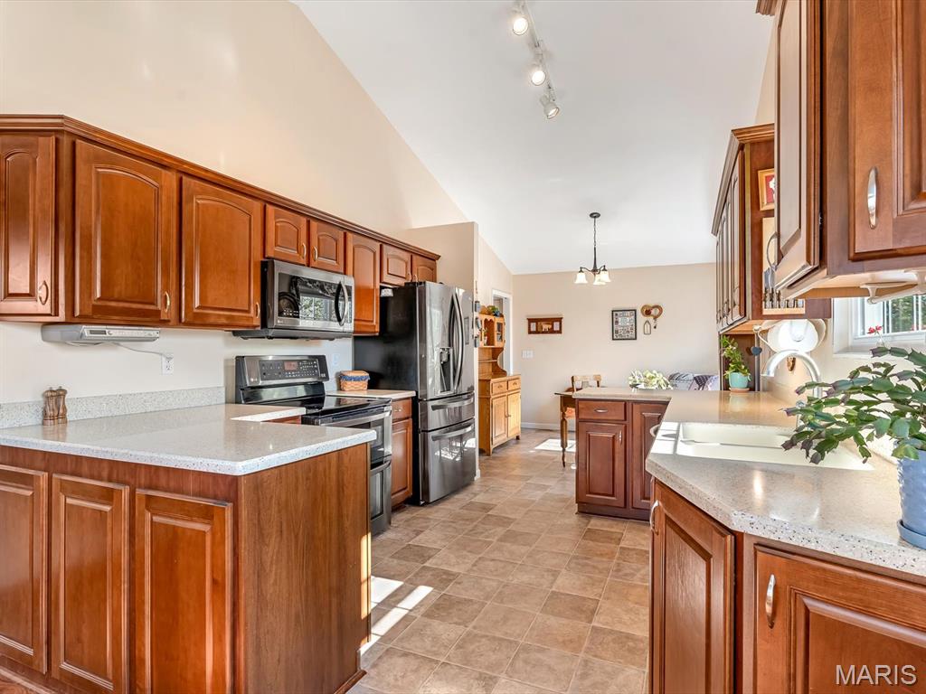 Country Club Manors - Residential