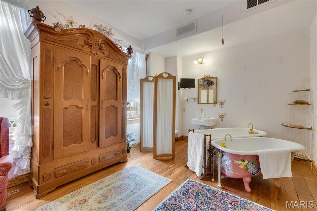 Downtown - Commercial Sale