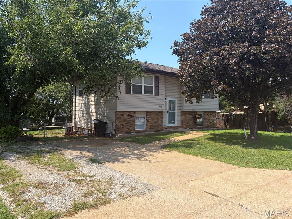 Welcome to this beautifully remodeled 3-bedroom, 2-full-bath split-level home in a great location! Featuring a desirable open floor plan, this home offers comfortable living spaces with plenty of room for entertaining. The recently remodeled interior provides a fresh, updated feel while maintaining the functionality buyers are looking for. The lower level offers additional flexible space with the possibility of a 4th bedroom, home office, family room, or hobby area. Outside, enjoy a fenced-in backyard that provides a great space for children, pets, entertaining, or relaxing. Conveniently located close to shopping, dining, schools, and other amenities, this move-in-ready home is a great opportunity for buyers looking for space, updates, and location!