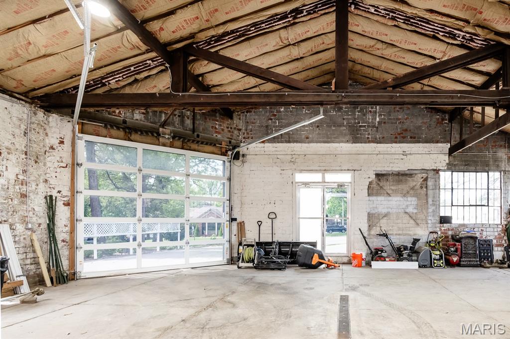 Town/Lebanon East - Commercial Sale
